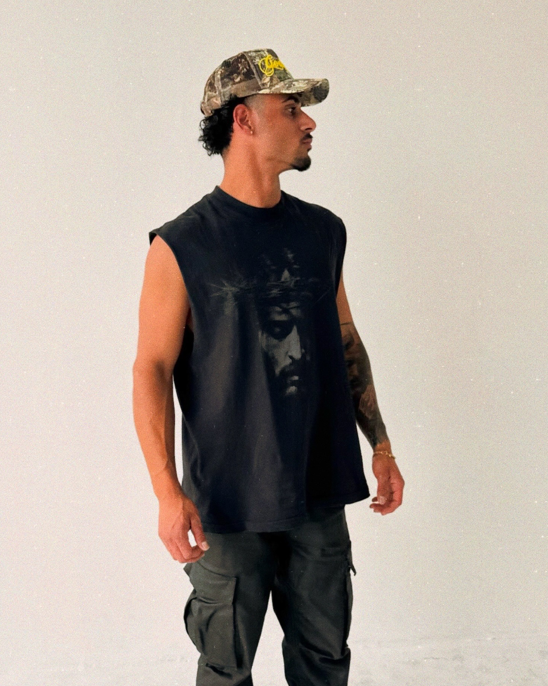 “ROSEARY” CUTOFF TEE